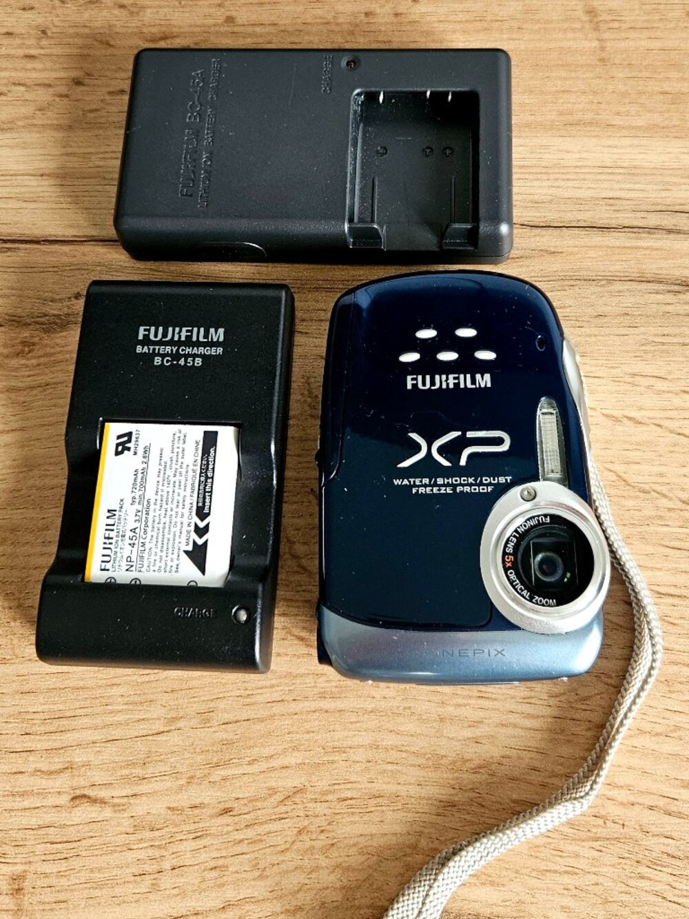 Fujifilm FinePix XP10 Digital Camera – Battery + 2 Chargers (As-Is/For Parts)